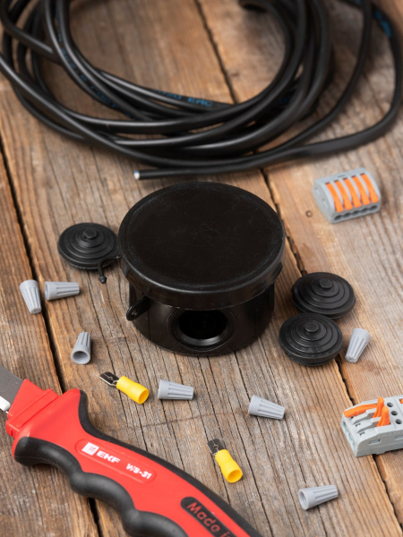 Купить EKF PROxima Коробка распаячная КМР-040-038 с крышкой (65х40) 4 мембр. Ввода чёрная IP54