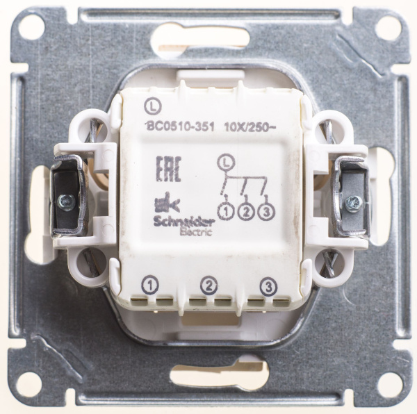 Купить Systeme Electric Wessen 59 Сосна Выключатель 3-клавишный, 10АХ