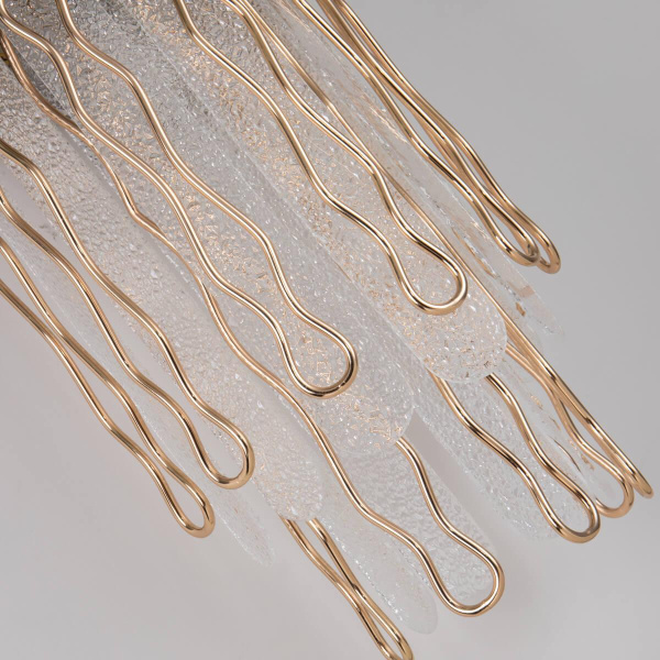 Купить Favourite Classic настенный светильник каркас цвета французского серебра с золотой окантовкой, декоративные элементы из металла золотого цвета, подвес 2696-2W