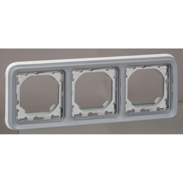 Legrand Plexo Серая Рамка 3-ая горизонтальная с суппортом, для внутреннего монтажа IP55 069687