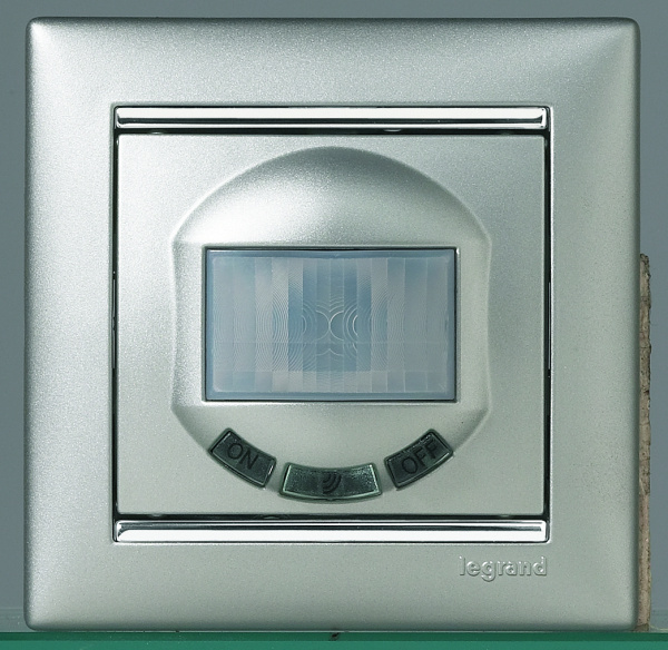 Купить Legrand Valena Алюминий/Серебряный штрих Рамка 1-ая 770351