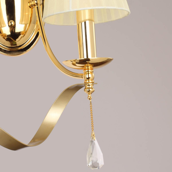 Купить Favourite настенный светильник каркас цвета золотой, плафоны из светло-бежевой ткани, декоративные элементы из прозрачного хрусталя 2596-2W