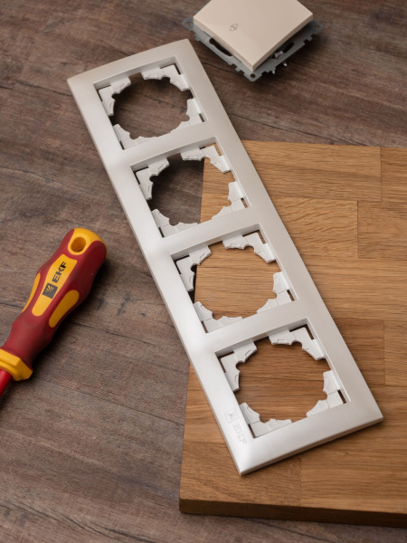 Купить EKF PROxima Валенсия Рамка 4-местная жемчуг