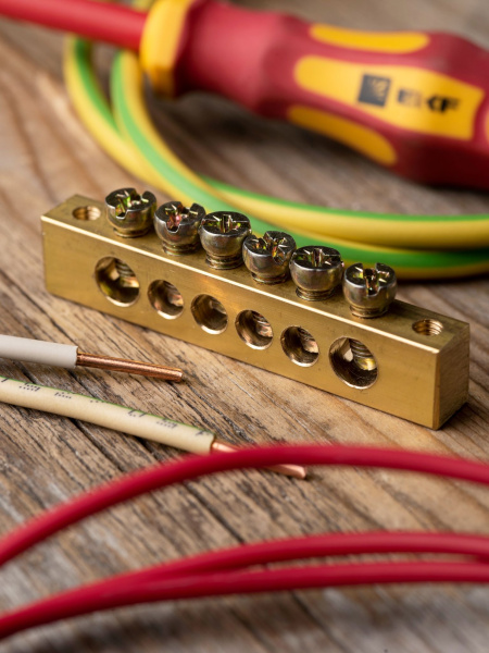 Купить EKF PROxima Шина PEN "ноль-земля" (8х12мм) 6 отверстий латунь крепеж по краям