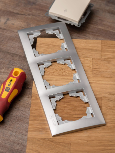 Купить EKF PROxima Валенсия Рамка 3-местная сталь