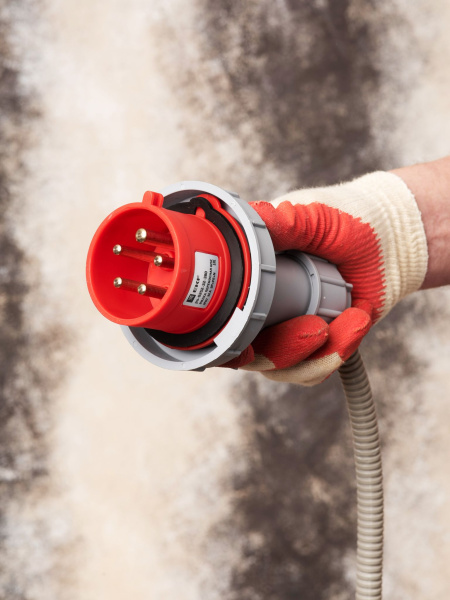 Купить EKF PROxima Вилка переносная 0252 3Р+РЕ+N 32А 380В IP67