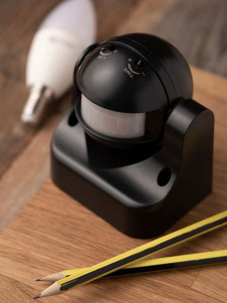 Купить EKF PROxima ИК датчик движения наст. 1200Вт 180гр. до 12м IP44 MS-39b черный