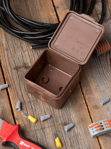 Купить EKF PROxima Коробка распаячная КМР-030-037 пылевлагозащищенная без мембранных вводов (65х65х50) тёмное дерево