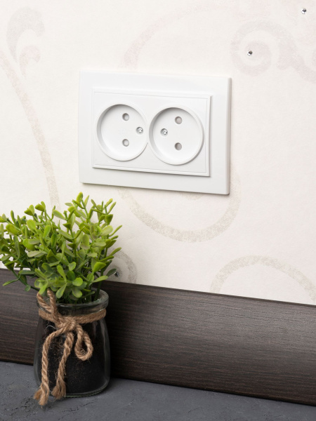 Купить EKF Basic Минск Белый Розетка 2-ая, б/з, со шторками, 10А, СП