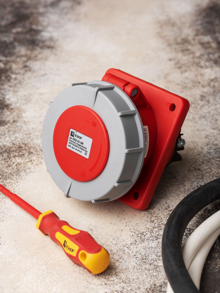 Купить EKF PROxima Розетка стационарная внутренняя угловая 4352 3Р+РЕ+N 63А 380В IP67