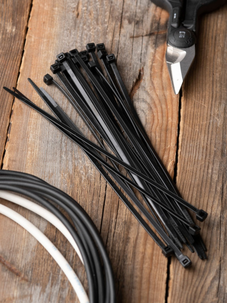 Купить EKF PROxima Хомут P6.6 стандартный (ч), 2.5x200 (100шт) FlexLock