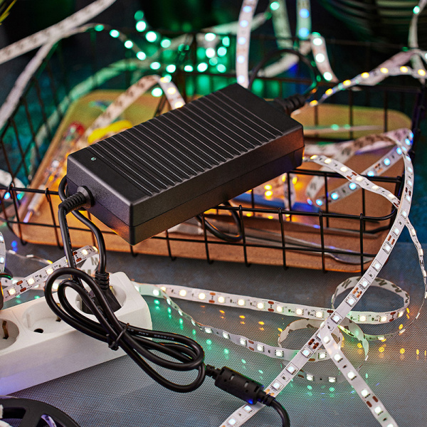 Источник питания 110-220V AC/12V DC, 12,5А, 150W с DC Разъемом подключения 5.5*2.1, без влагозащиты (IP23) Rexant 200-150-3