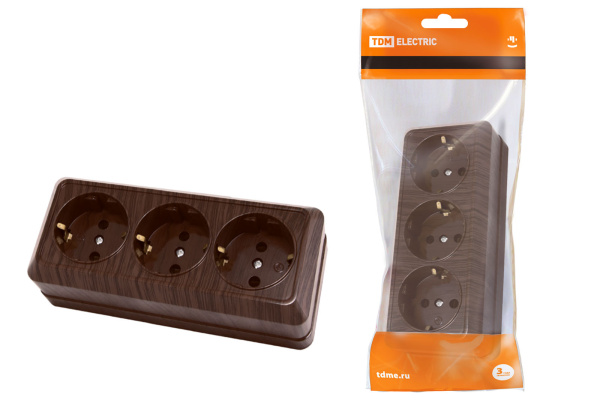 TDM Розетка 3-х местная горизонтальная 2П+3 открытой установки IP20 16A бук "Ладога" SQ1801-0326