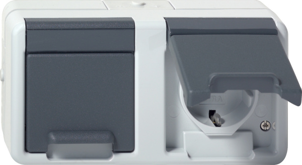 Gira Двойная розетка с з/к IP44. горизонтальный блок 078130