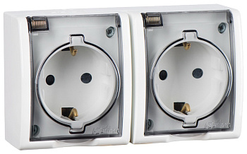 Simon 15 Aqua Белая Розетка 2-ая с/з с крышкой с защитными шторками наружная, IP54 1594443-030