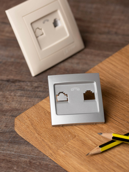 Купить EKF PROxima Валенсия лицевая панель розетки Phone 1-местная сталь