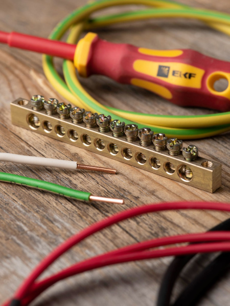 Купить EKF PROxima Шина PEN "ноль-земля" (6х9мм) 12 отверстий латунь крепеж по краям