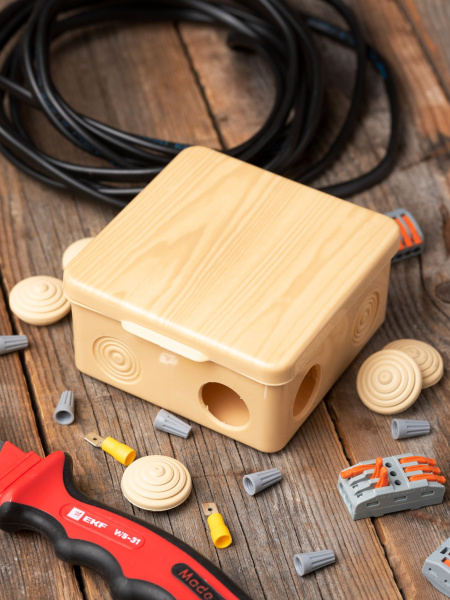 Купить EKF PROxima Коробка распаячная КМР-030-014 с крышкой (100х100х55), 8 мембранных вводов светлое дерево IP54