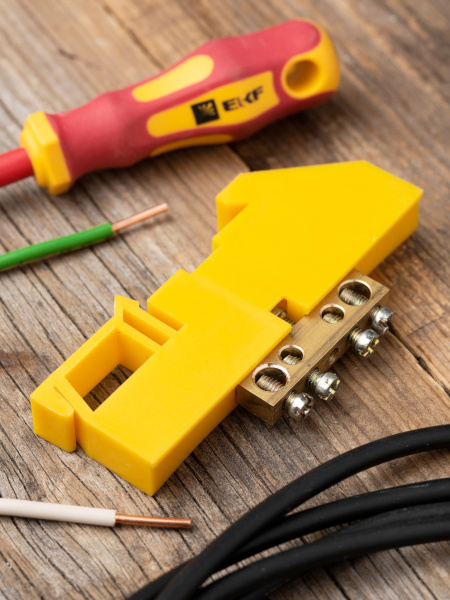 Купить EKF PROxima Шина "0" N (6х9мм) 4 отверстия латунь желтый изолятор на DIN-рейку