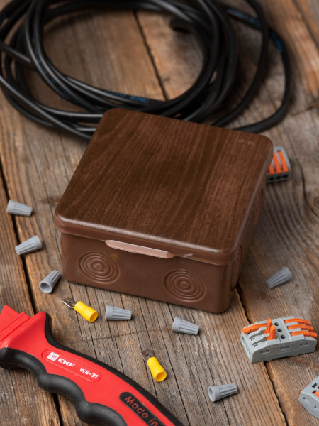 Купить EKF PROxima Коробка распаячная КМР-030-034 пылевлагозащищенная без мембранных вводов (100х100х55) тёмное дерево