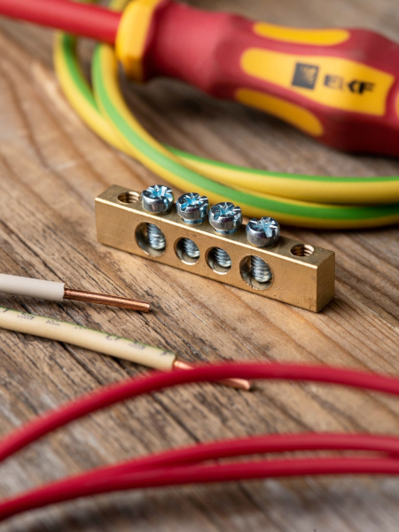 Купить EKF PROxima Шина PEN "ноль-земля" (6х9мм) 4 отверстия латунь крепеж по краям