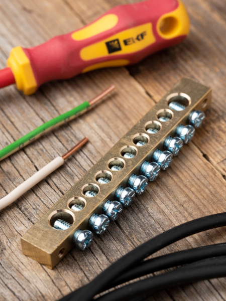 Купить EKF PROxima Шина PEN "ноль-земля" (8х12мм) 10 отверстий латунь крепеж по краям