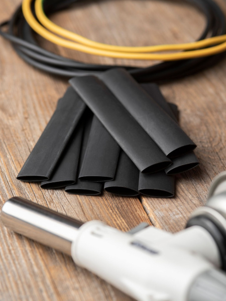 Купить EKF PROxima Термоусаживаемая трубка ТУТк с клеевым слоем нг 12/4 черная в отрезках по 1м