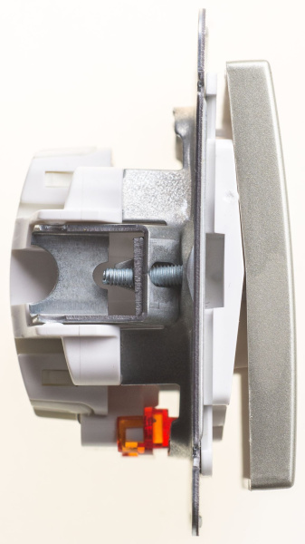 Купить Systeme Electric Wessen 59 Шампань Переключатель 1-клавишный с подсветкой 10АХ