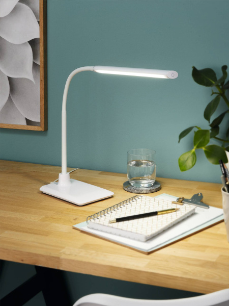 Eglo Светодиод. настольная лампа LAROA с сенсор. диммир., 4,5W(LED), L480, H325, пластик, белый 96435 Купить Eglo Светодиод. настольная лампа LAROA с сенсор. диммир., 4,5W(LED), L480, H325, пластик, белый 96435