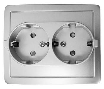 Simon 15 Алюминий Розетка двойная с заземлением 2*2Р+Е, с защитными шторками,винт.зажим,16А, 250В 1590451-033