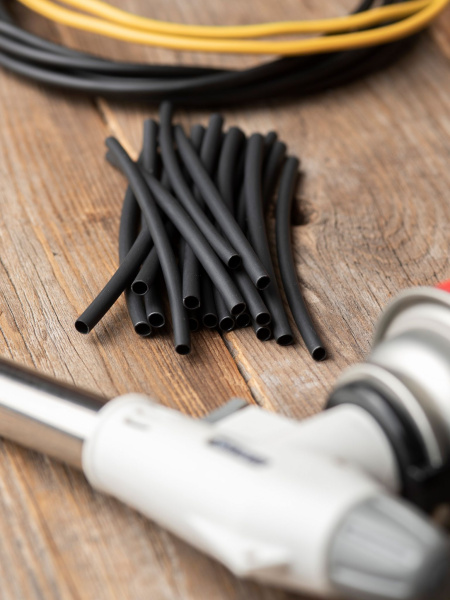 Купить EKF PROxima Термоусаживаемая трубка ТУТк с клеевым слоем нг 3/1 черная в отрезках по 1м