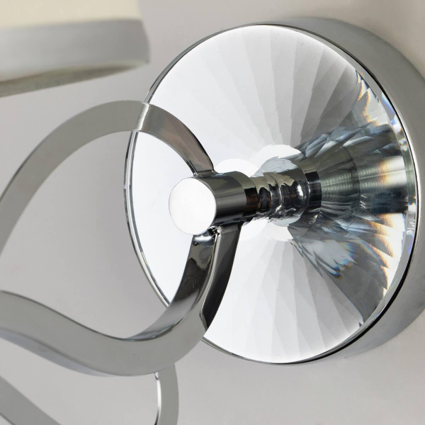 Купить Favourite Classic настенный светильник каркас цвета хром, абажур из белой ткани с серебряной тесьмой, декоративные элементы из прозрачного хрусталя 27 2707-1W