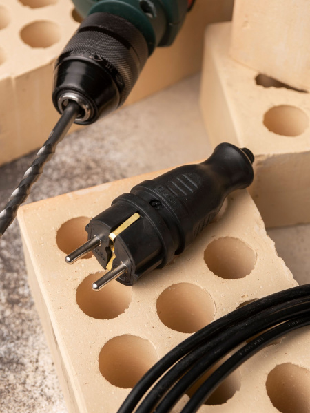 Купить EKF PROxima Вилка прямая каучуковая 230В 2P+PE 16A IP44 PRO