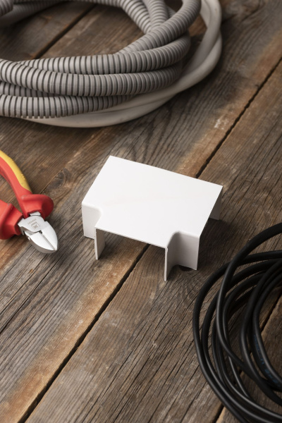 Купить EKF PROxima Угол T-образный (40х25) (4 шт) Plast Белый