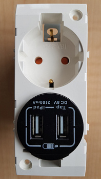 Anam Legrand e-Fren Розетка одиночная с/з + 2хUSB, белая 854097