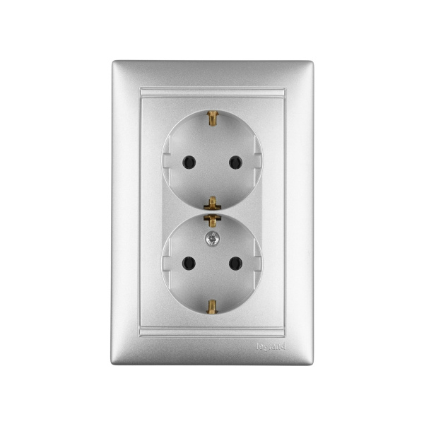 Купить Legrand DIY Valena Алюм Розетка 2-ая с/з литая 694335