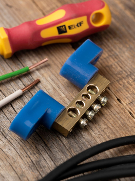 Купить EKF PROxima Шина "0" N (6х9мм) 4 отверстия латунь 2 синих угловых изолятора