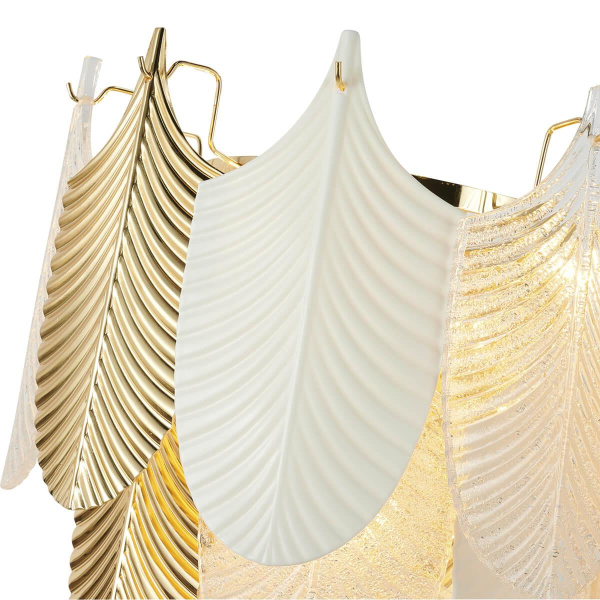 Купить Favourite 2619-12P подвесная люстра Каркас золотого цвета, декоративные элементы из белого фарфора, полупрозрачного стекла и золотого металла