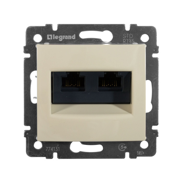 Купить Legrand Valena Крем Розетка комп(RJ45) 2-ая 5 кат.крепление винт с лапками 774131