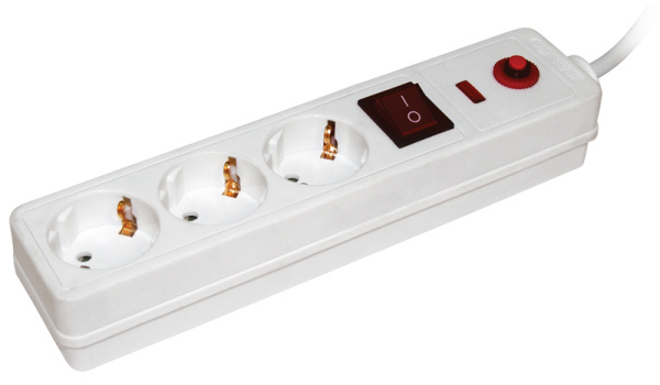 IEK Сетевой фильтр СФ-03К-выкл. 3 места 2Р+PЕ/1,5метра 3х1мм2