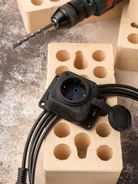 Купить EKF PROxima Роз. одномест. с защит. крышкой каучуковая 230В 2P+PE 16A IP44 PRO