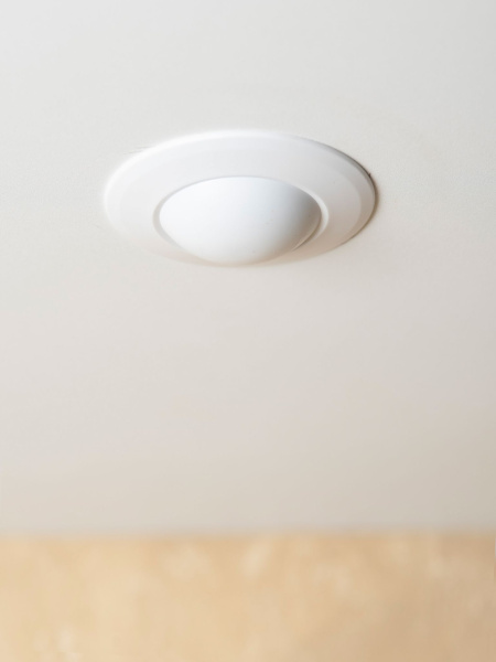 Купить EKF PROxima Микроволновый датчик движения бел. 1200Вт 360гр. до 20м IP20 MW-701