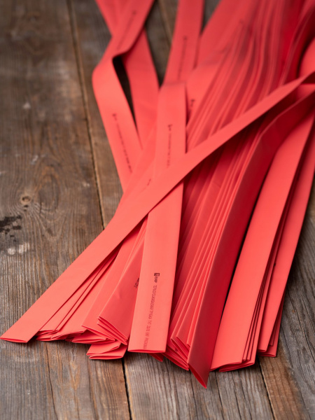 Купить EKF PROxima Термоусаживаемая трубка ТУТ нг 16/8 красная в отрезках по 1м