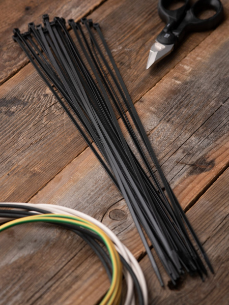 Купить EKF PROxima Хомут P6.6 стандартный (ч), 3.6x250 (100шт) FlexLock