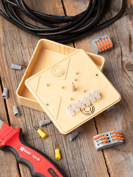 Купить EKF PROxima Коробка разветвительная КМР-030-032кг (100х100х28) с клеммником светлое дерево