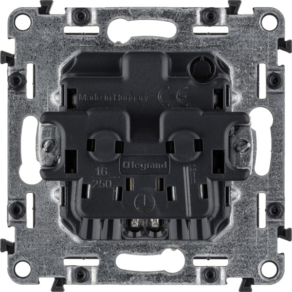 Купить Legrand Valena ALLURE DIY Сл.кость Розетка 1-ая с/з с защитными шторками, безвинт.зажим 753820