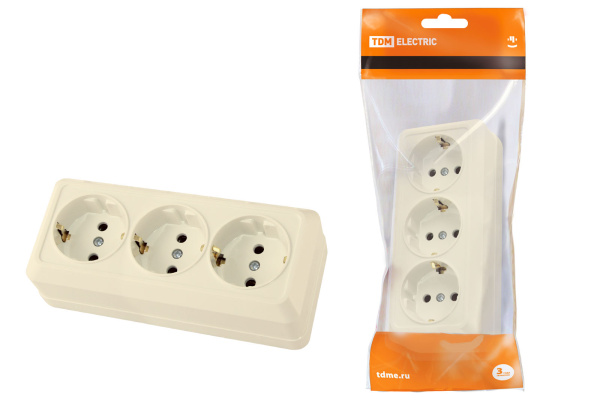 TDM Розетка 3-х местная горизонтальная 2П+3 открытой установки IP20 16A сл. кость "Ладога" SQ1801-0226