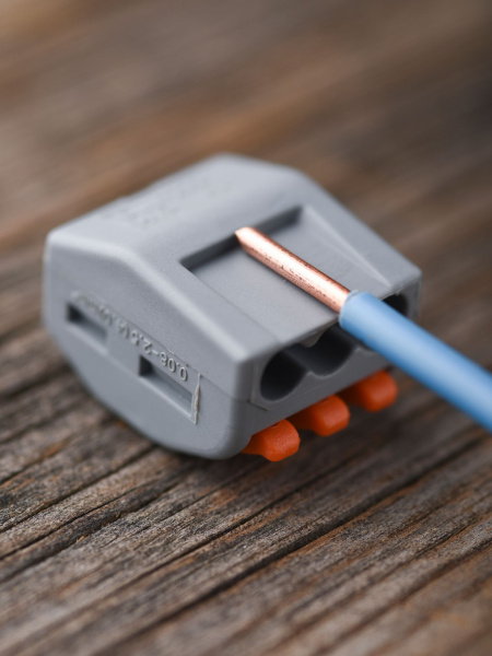 Купить EKF PROxima Строительно-монтажная клемма СМК 222-413 с рычагом 3 отверстия 0,08-2,5мм2 (100шт.)