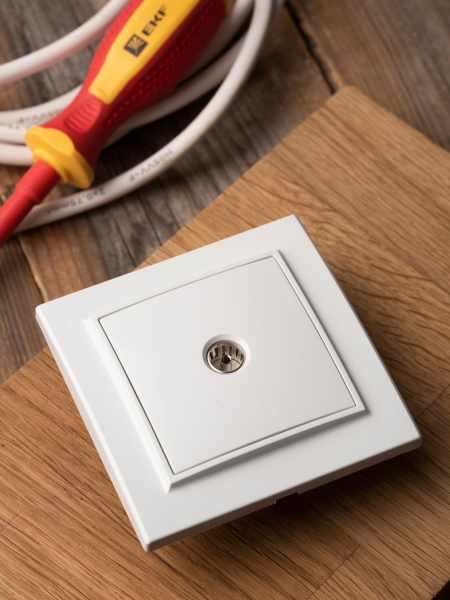 Купить EKF Basic Минск Белый Розетка TV, 75Ом, 5-862МГц, СП