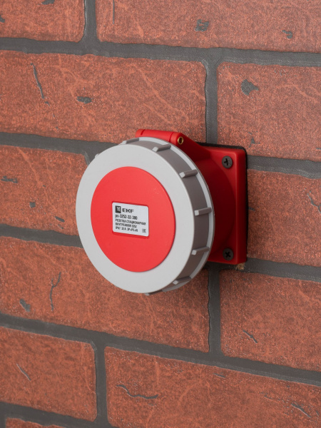 Купить EKF PROxima Розетка стационарная внутренняя 3252 3Р+РЕ+N 32А 380В IP67